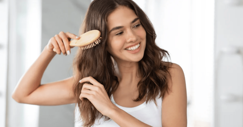 How-to-Brush-Wavy-Hair-Without-It-Getting-Frizzy-1