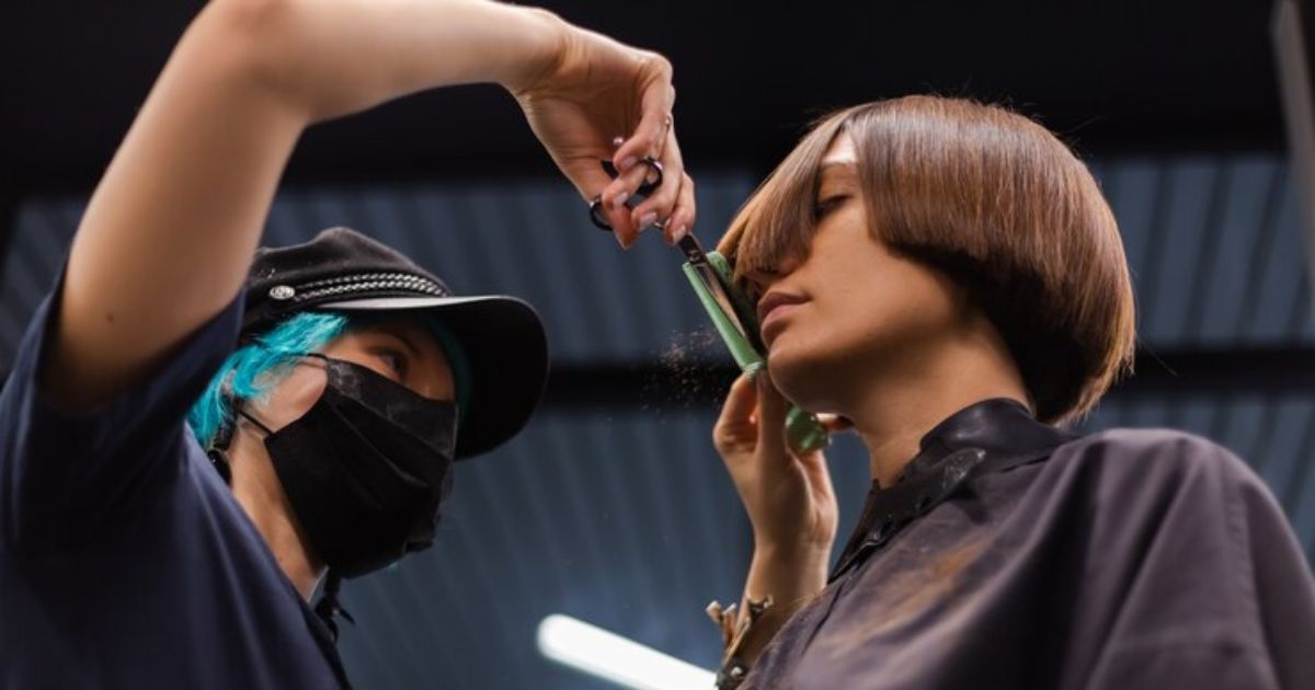 Potential Risks of Cutting and Dyeing Hair Simultaneously